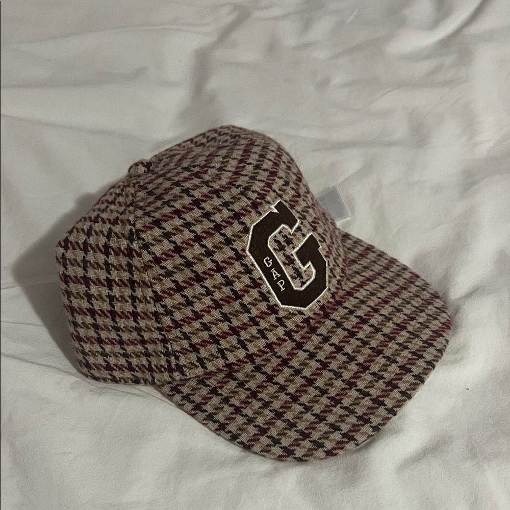 GAP Houndstooth Cap - Red and Cream
